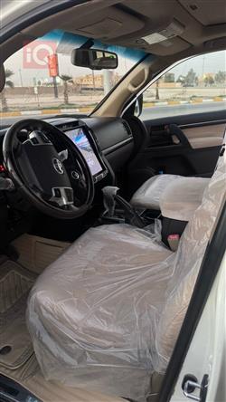 تۆیۆتا لاند کروزەر